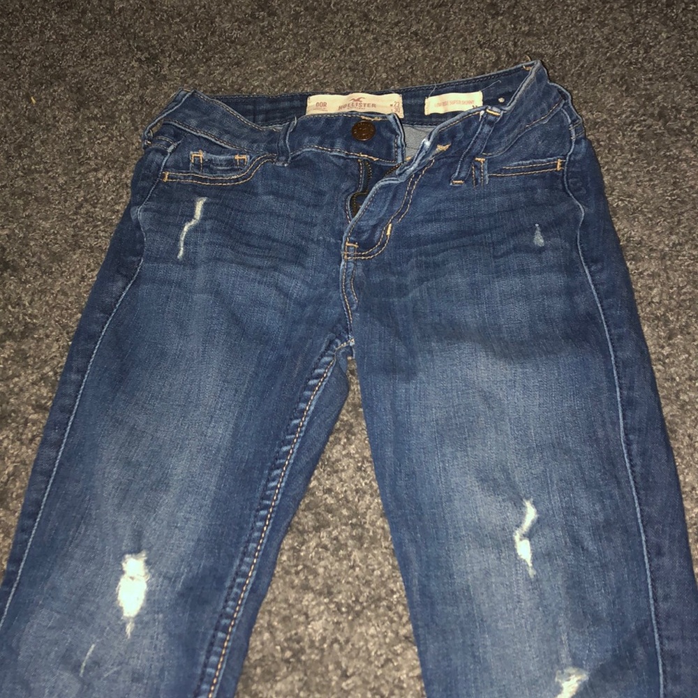 00R ripped hollister jeans